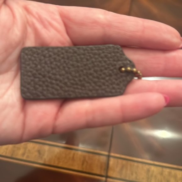 Coach leather tag/key chain - Picture 2 of 3